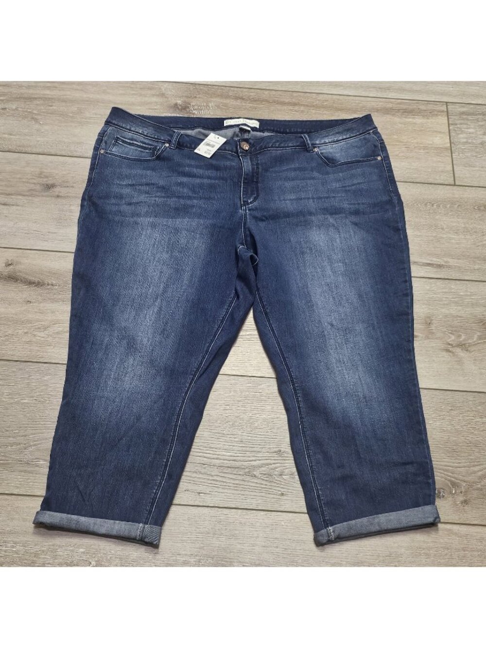 Cato Est 1946 Women's Plus Size 22W Dark Wash Denim Capri Crop Jeans NWT